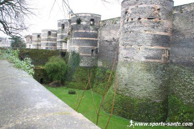 Photo de l'enceinte du château d'Angers